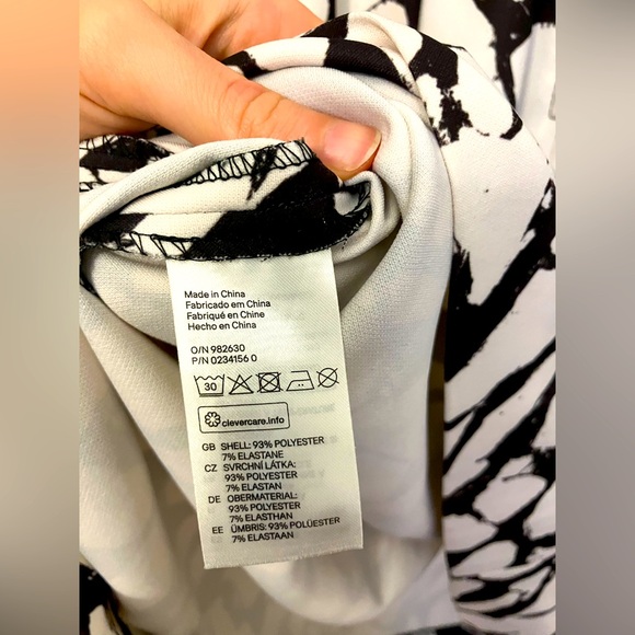 Pleated Sleeveless Dress Mid Length Marbled Pattern - Picture 6 of 6